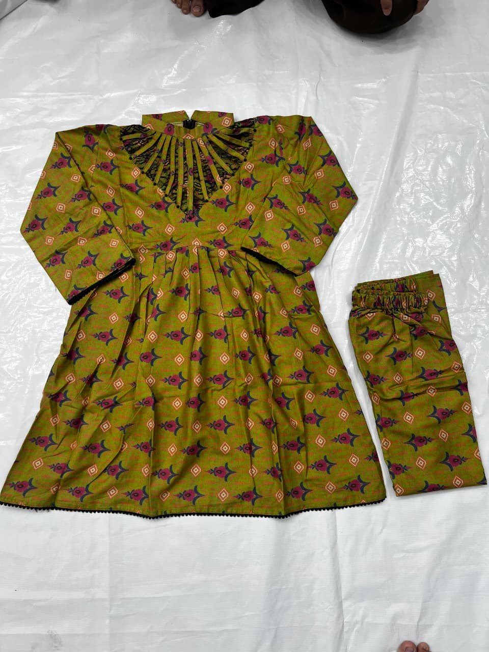 Premium Multi-Color Floral Printed Lawn 2-Piece Summer Suit for Women – Stylish Casual Wear